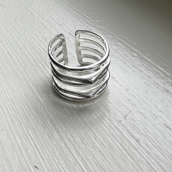Stella & Dot stackable look, silver adjustable ring - Picture 3 of 7